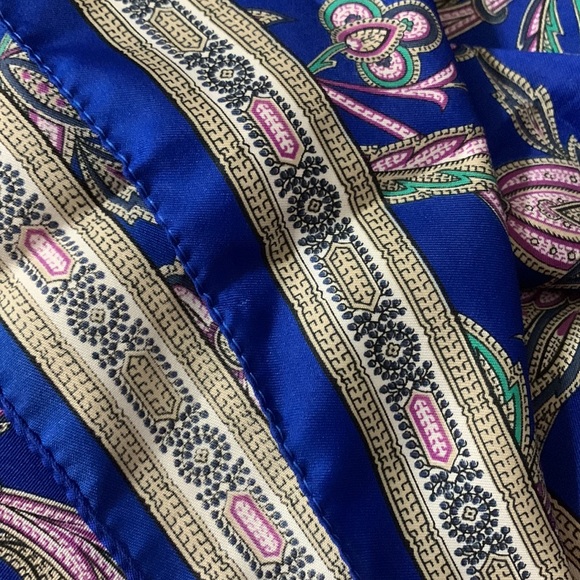 Tie Rack ‘Art of the Scarf’ poly, made in Italy, royal blue paisley 40”sq - Picture 3 of 4